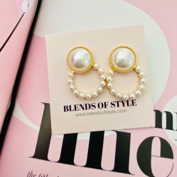 Korean Style Acrylic Pearl Stud Earrings - Picture 5 of 9